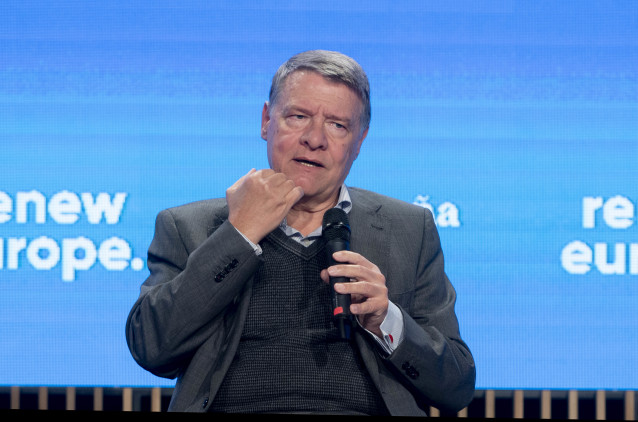 Archivo - El exministro socialista Jordi Sevilla interviene durante el debate 'La España posible: Estado de Derecho y reformas: pilares fundamentales para seguir construyendo', en el Espacio Zenit, a 1 de diciembre de 2023, en Madrid (España).