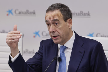 El consejero delegado de CaixaBank, Gonzalo Gortázar, presenta los resultados de la entidad correspondientes al ejercicio 2025, a 30 de enero de 2026, en Valencia (España). CaixaBank ha obtenido un 