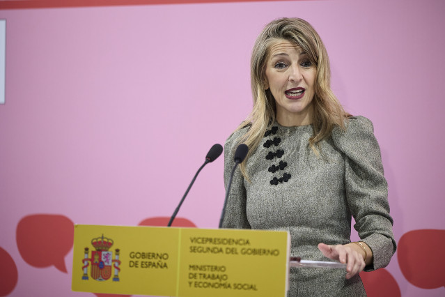 La vicepresidenta segunda del Gobierno y ministra de Trabajo y Economía Social, Yolanda Díaz, durante el acto de presentación del informe de expertos sobre democracia en el trabajo, a 2 de febrero de 2026, en Madrid (España).