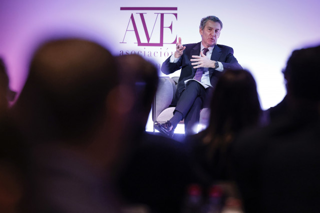 El líder del PP, Alberto Núñez Feijóo, participa en la asamblea anual de AVE