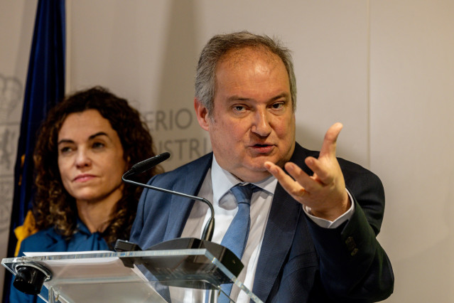 El ministro de Industria y Turismo, Jordi Hereu, y la secretaria de Estado de Turismo, Rosario Sánchez, presiden la Conferencia Sectorial de Turismo, a 10 de febrero de 2026, en Madrid (España).