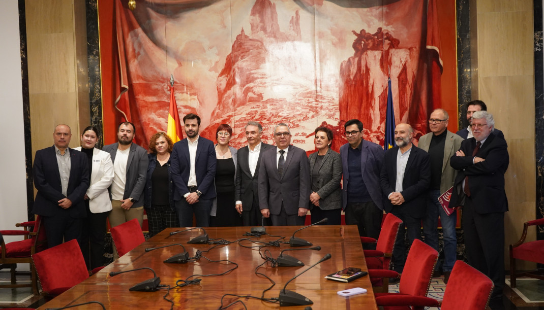 Representantes de Sumar, Podemos, ERC, Bildu y BNG se reúnen en el Congreso con el embajador de Cuba en España, Marcelino Medina.