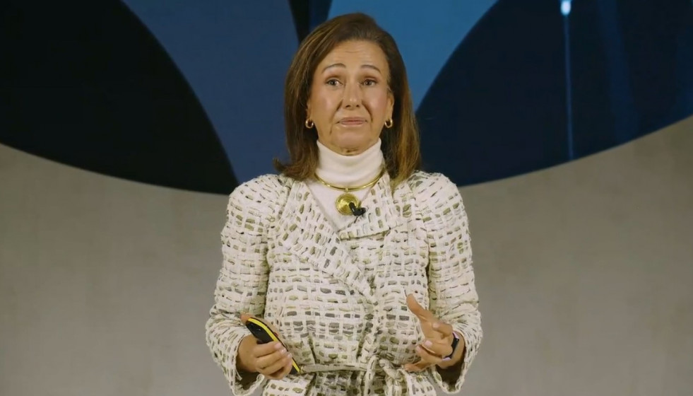 Archivo - La presidenta de Banco Santander, Ana Botín, interviene en la Conferencia Internacional de Banca, que celebra anualmente la entidad. El 4 de noviembre de 2025.
