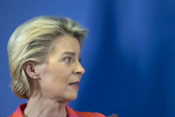 Archivo - La presidenta de la Comisión Europea, Ursula von der Leyen, interviene después de su reunión con el presidente del Gobierno.