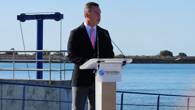 Archivo - El presidente de Puertos del Estado,, Gustavo Santana, en el Puerto de Huelva