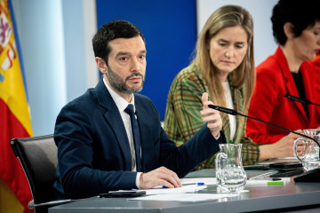 (i-d) El ministro de Derechos Sociales, Pablo Bustinduy y la vicepresidenta del Gobierno y ministra para Transición Ecológica y el Reto Demográfica, Sara Aagesen, tras la reunión del Consejo de Mi
