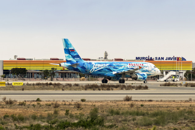 Archivo - Un vuelo de Rossiya Airlines.