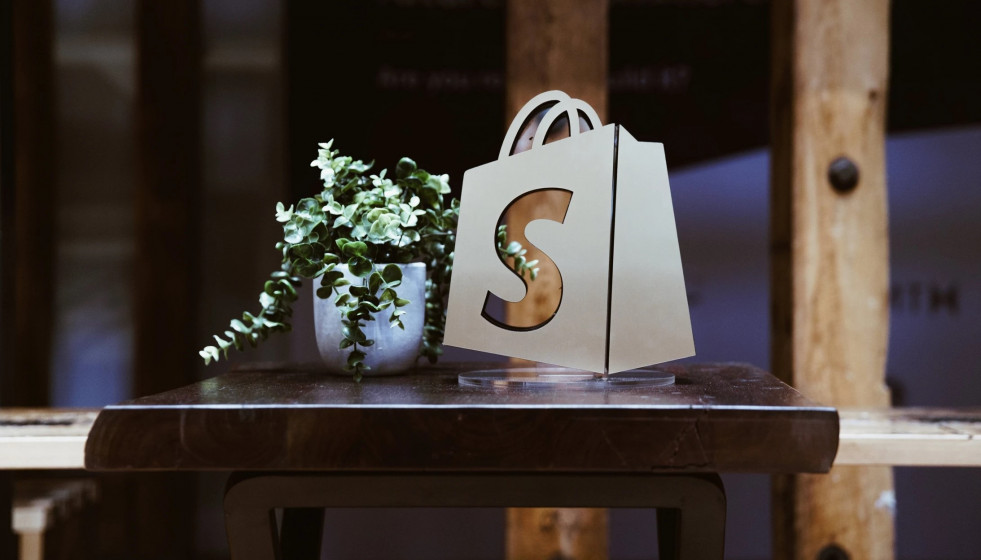 Archivo - Logo de la plataforma de comercio electrónico Shopify.