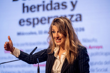 La vicepresidenta segunda y ministra de Trabajo, Yolanda Díaz, inaugura las Jornadas 'Democracia: Heridas y Esperanza' en el Instituto Cervantes
