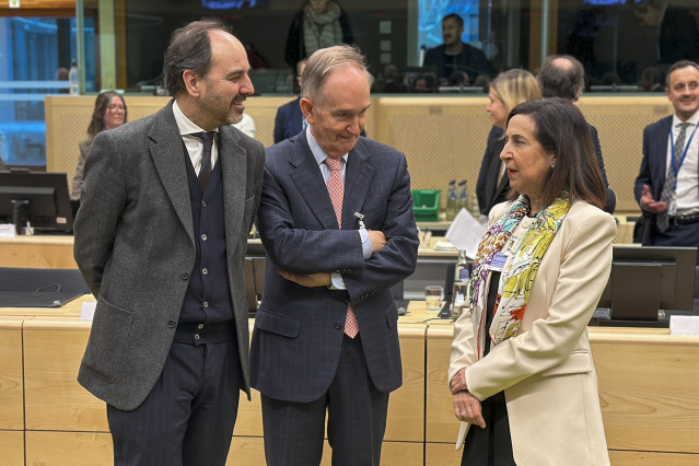 La ministra de Defensa, Margarita Robles,  en la reunión con sus homólogos