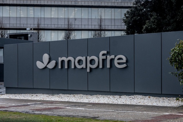 Nueva imagen de Mapfre implantada en las fachadas de las oficinas centrales de la aseguradora en Majadahonda, a 29 de enero de 2026, en Majadahonda, Madrid (España).