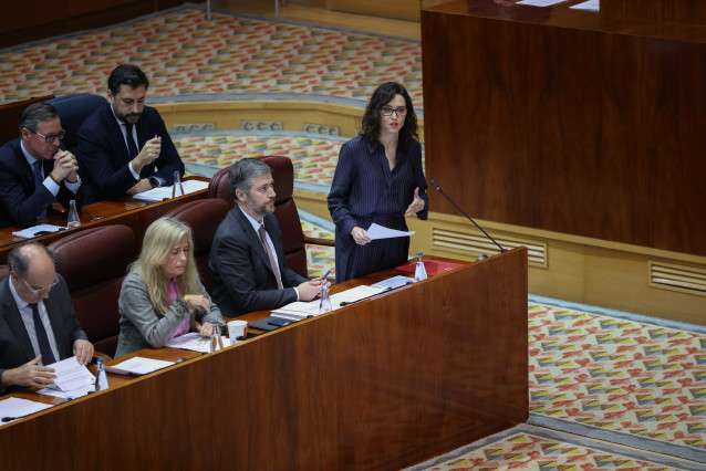 La presidenta de la Comunidad de Madrid, Isabel Díaz Ayuso, durante el pleno de la Asamblea de Madrid, a 12 de febrero de 2026, en Madrid (España). La Asamblea de Madrid muestra hoy su rechazo al pacto de financiación autonómica entre PSOE y ERC en una in