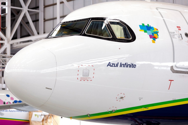 Archivo - Un avión de la aerolínea brasileña Azul.