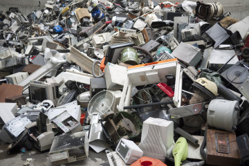 FECE denuncia la asfixia burocrática de la plataforma de residuos de aparatos electrónicos.