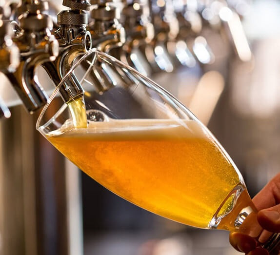 Archivo - La cervecera brasileña Ambev gana un 7,7% más en 2025, hasta los2.599 millones de euros.