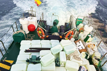 Archivo - Una de las intervenciones de la Guardia Civil contra el 'petaqueo' en la provincia de Almería.