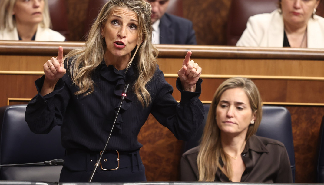 Archivo - La vicepresidenta segunda y ministra de Trabajo y Economía Social, Yolanda Díaz, interviene durante una sesión de control al Gobierno, en el Congreso de los Diputados, a 26 de noviembre d