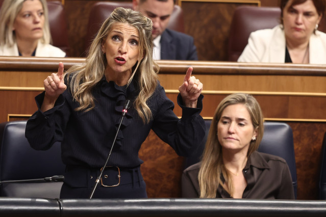 Archivo - La vicepresidenta segunda y ministra de Trabajo y Economía Social, Yolanda Díaz, interviene durante una sesión de control al Gobierno, en el Congreso de los Diputados, a 26 de noviembre de 2025. Archivo.
