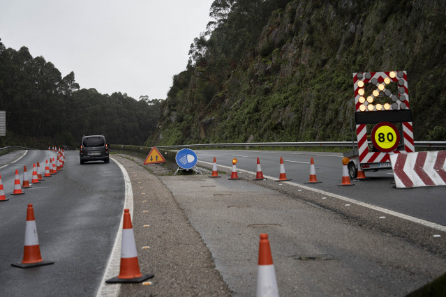 Corte de la autopista AG-57 desde el km 15 al 17 en sentido Baiona, a 10 de febrero de 2026, en Gondomar, Pontevedra, Galicia (España)