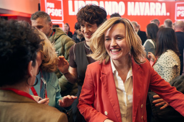 Archivo - Elma Saiz junto a Pilar Alegría en el 13º Congreso Regional del PSN, a 21 de marzo de 2025, en Pamplona. Archivo.