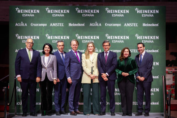 Mario Ruiz-Tagle, CEO de Iberdrola España; Carmen Ponce, directora de Asuntos Corporativos de HEINEKEN España; Carlos Novillo, consejero de Medio Ambiente de C. Madrid; Etienne Strijp, presidente de