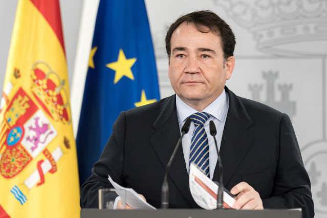 Archivo - El presidente del Instituto de Crédito Oficial (ICO), Manuel Illueca, durante una rueda de prensa en el complejo de la Moncloa, a 14 de noviembre de 2024, en Madrid (España).