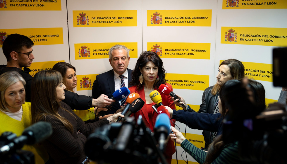 La ministra de Igualdad, Ana Redondo, junto al delegado del Gobierno en Castilla y León, Nicanor Sen, en Valladolid tras una reunión sobre violencia de género en la Comunidad.