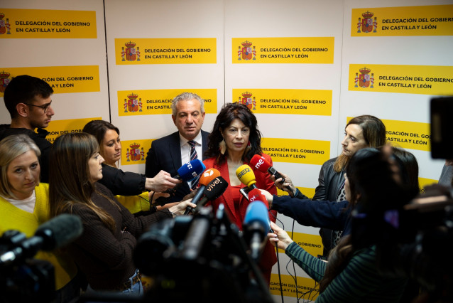 La ministra de Igualdad, Ana Redondo, junto al delegado del Gobierno en Castilla y León, Nicanor Sen, en Valladolid tras una reunión sobre violencia de género en la Comunidad.