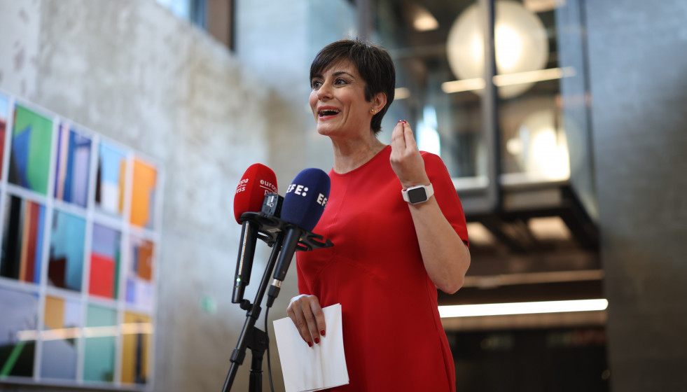 La ministra de Vivienda y Agenda Urbana,  Isabel Rodríguez, comparece ante los medios de comunicación en el Aulario de La Casa de la Arquitectura, a 12 de febrero de 2026, en Madrid (España).