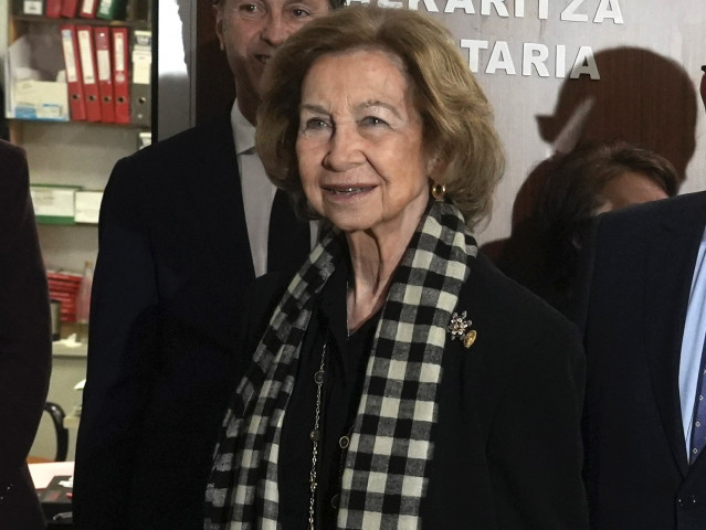 La Reina Sofía durante una visita a la Asociación Banco de Alimentos de Vizcaya, a 10 de febrero de 2026, en Basauri