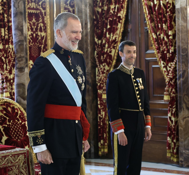 Archivo - El Rey Felipe VI durante el acto de entrega de Cartas Credenciales, en el Palacio Real de Madrid, a 30 de abril de 2025, en Madrid (España)