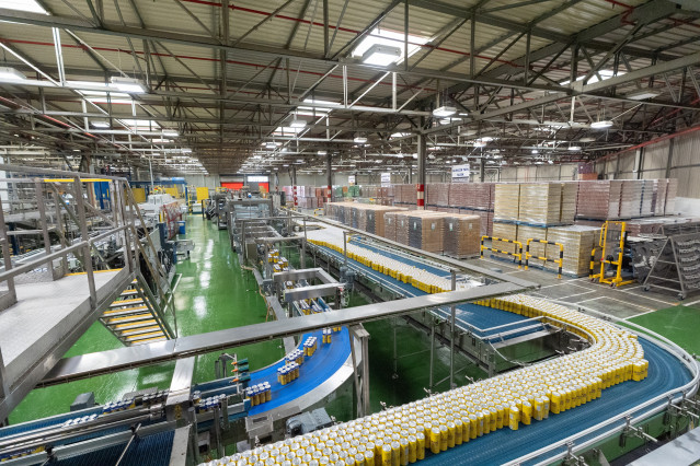Archivo - Maquinaria en la planta de bebidas de PepsiCo en  Etxebarri-Ibiña, Álava, País Vasco (España).