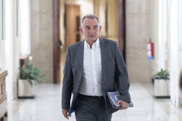 Archivo - El diputado de Sumar Enrique Santiago a su llegada a una reunión de la Junta de Portavoces, en el Congreso de los Diputados, a 2 de septiembre de 2025, en Madrid (España). Archivo.