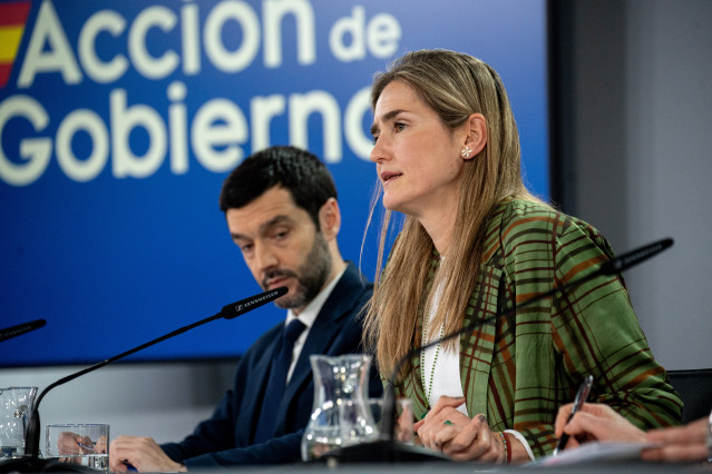 (i-d) El ministro de Derechos Sociales, Consumo y Agenda 2030, Pablo Bustinduy y la vicepresidenta del Gobierno y ministra para Transición Ecológica y el Reto Demográfica, Sara Aagesen, durante una rueda de prensa tras la reunión del Consejo de Ministros,