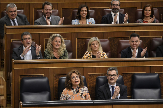 Archivo - La vicepresidenta primera y ministra de Hacienda, María Jesús Montero, y el ministro de Presidenciaa, Relaciones con las cortes y Justicia, Félix Bolaños, durante una sesión de control al Gobierno