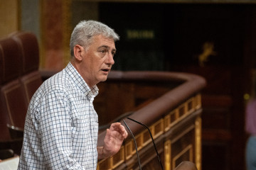 El diputado de EH Bildu Oskar Matute interviene en una sesión de control al Gobierno, en el Congreso de los Diputados, a 11 de febrero de 2026, en Madrid (España).