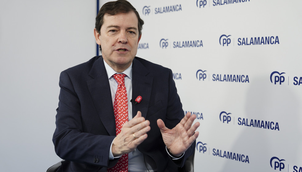 Entrevista de Europa Press en la sede del Partido Popular de Salamanca al presidente de la Junta de Castilla y León Alfonso Fernández Mañueco