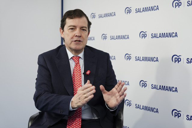Entrevista de Europa Press en la sede del Partido Popular de Salamanca al presidente de la Junta de Castilla y León Alfonso Fernández Mañueco