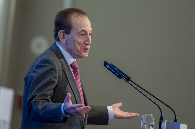 El presidente y CEO de Mapfre, Antonio Huertas, durante un desayuno de Nueva Economía Forum, en el Hotel Mandarin Oriental Ritz, a 16 de febrero de 2026, en Madrid (España).
