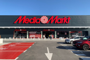 Archivo - Fachada de la tienda MediaMarkt en Jaén.