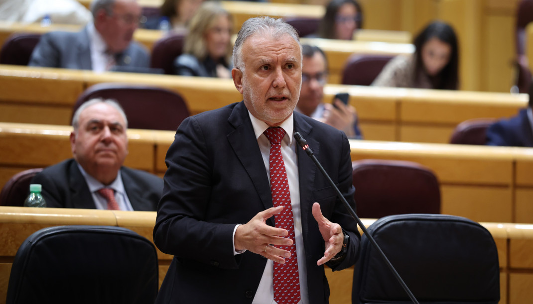 El ministro de Política Territorial y Memoria Democrática, Ángel Víctor Torres, interviene durante una sesión plenaria en el Senado, a 3 de febrero de 2026, en Madrid (España).