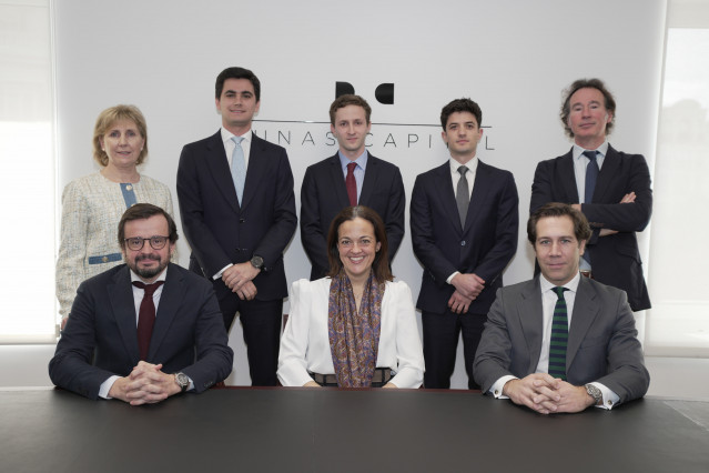 Izquierda a derecha. De pie: Eulalia Dominguez, Enrique Alonso, Beñat Iguiñiz, Germán García, Miguel Garrido (Real Assets). Sentados: Gregorio Herrera (Real Assets), Cristina Moreno, Borja de Luis (Head of Dunas Capital Alternatives and Infrastrutures)