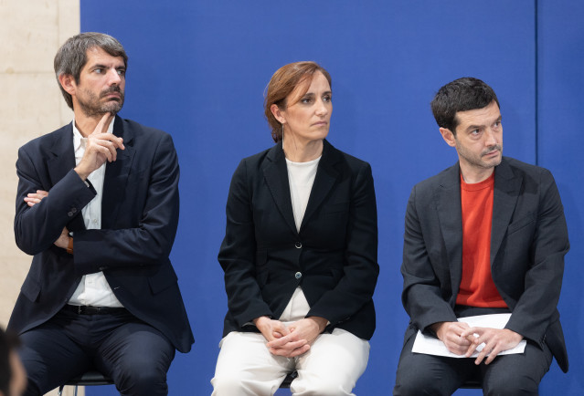 Archivo - (I-D) El ministro de Cultura, Ernest Urtasun; la ministra de Sanidad, Mónica García, y el ministro de Derechos Sociales, Pablo Bustinduy, durante una reunión, en el Ministerio de Trabajo y Economía Social, a 13 de octubre de 2025, en Madrid (Esp