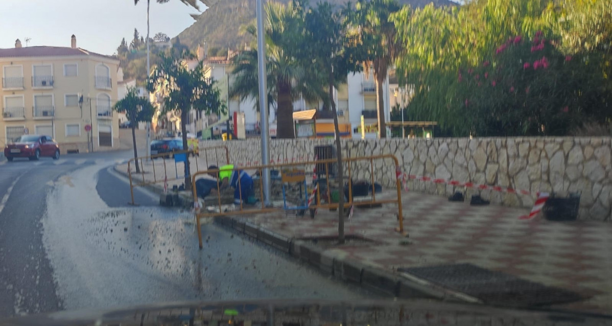 EuropaPress 5435476 operarios aqualia trabajan reparar averia red abastecimiento zona santo