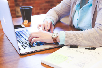 Archivo - Autónomo con ordenador.