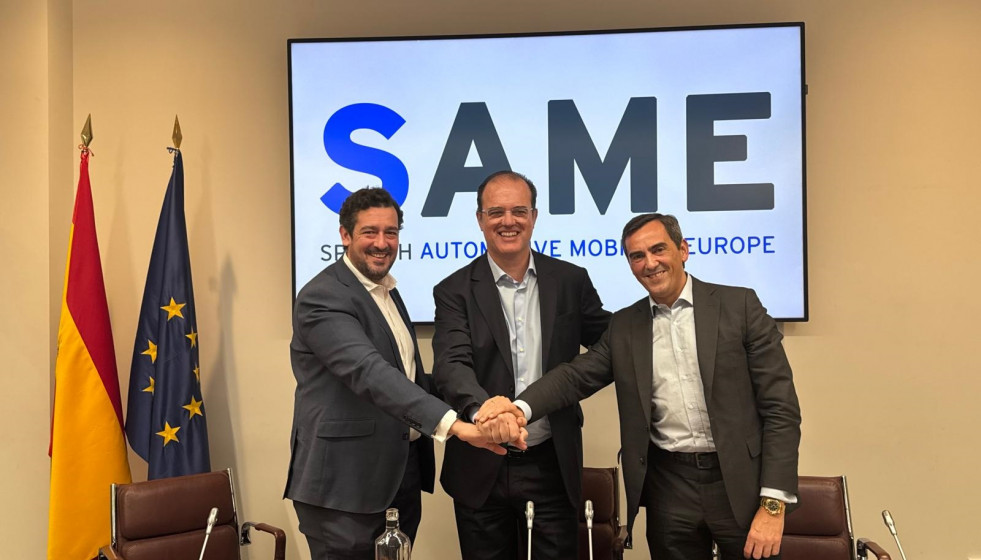 El presidente de Fagenauto, José Daniel González; el presidente de Ganvam, Jaime Barea; y presidente de Cetraa, Miguel Pérez Carballo (de izquierda a derecha).