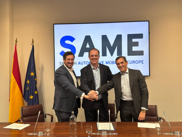 El presidente de Fagenauto, José Daniel González; el presidente de Ganvam, Jaime Barea; y presidente de Cetraa, Miguel Pérez Carballo (de izquierda a derecha).