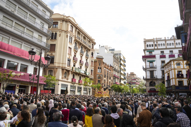 Archivo - Imágenes realizadas en la mañana del Domingo de Resurrección , a 20 de abril de 2025 en Sevilla (Andalucía, España). En la festividad de la Pascua de la Resurrección, y contra la meteorología, La hermandad de la Resurrección ha salido a las call
