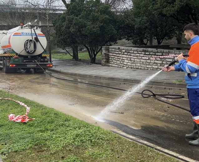 El desajuste de la subida salarial y los contratos supone una carga anual para la patronal de limpieza.