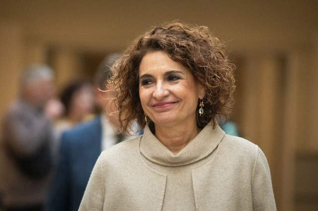 La vicepresidenta primera y ministra de Hacienda, María Jesús Montero, a su llegada a una sesión plenaria en el Senado, a 17 de febrero de 2026, en Madrid (España).
